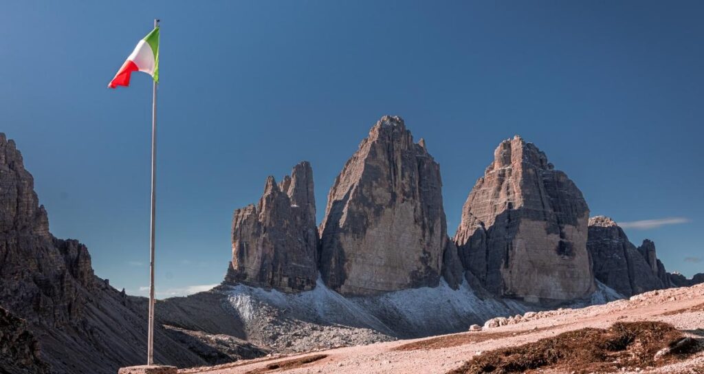 Le tre cime delle Dolomiti sul confine dell'Italia